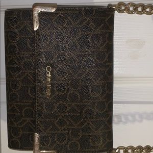 Calvin Klein Cross over